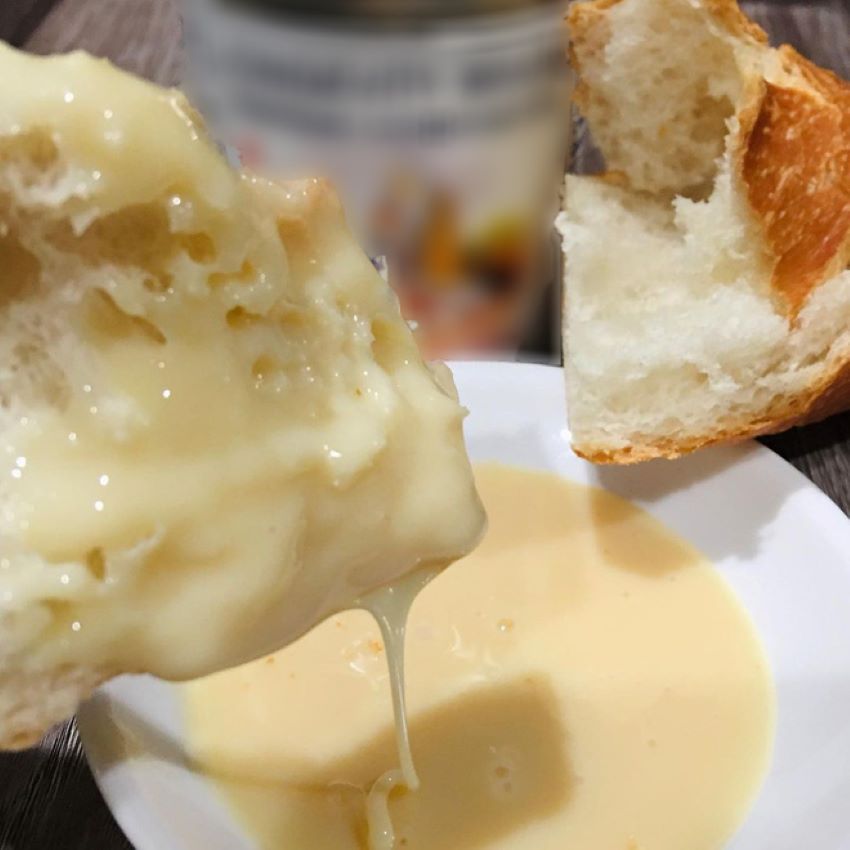 Không nên ăn bánh mì chấm sữa mỗi ngày