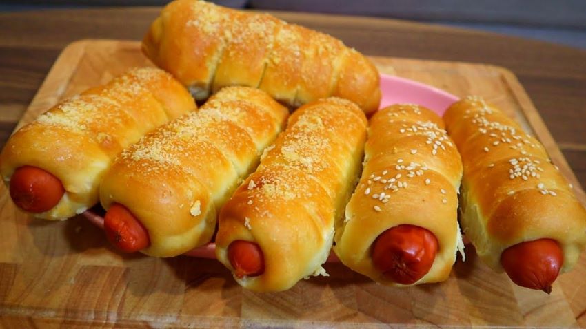 hướng dẫn làm bánh mì cuộn xúc xích