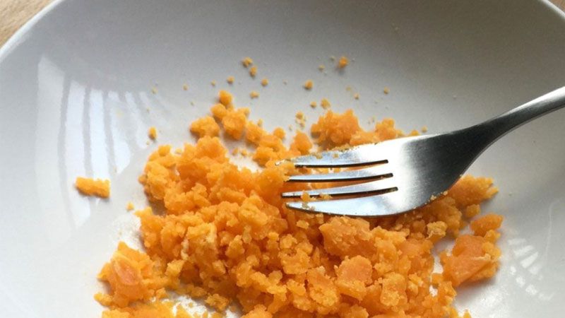 sơ chế trứng muối