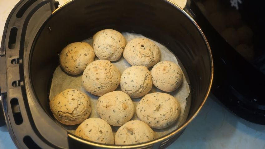 nướng bánh mì mè đen Hàn Quốc bằng nồi chiên không dầu