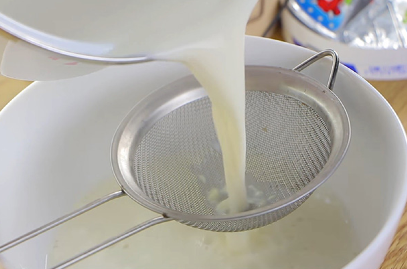 bo-tui-cach-lam-sua-chua-deo-min-don-gian-tai-nha