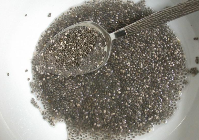 mach-ban-cach-nau-tra-bi-dao-hat-chia-giai-nhiet-co-the