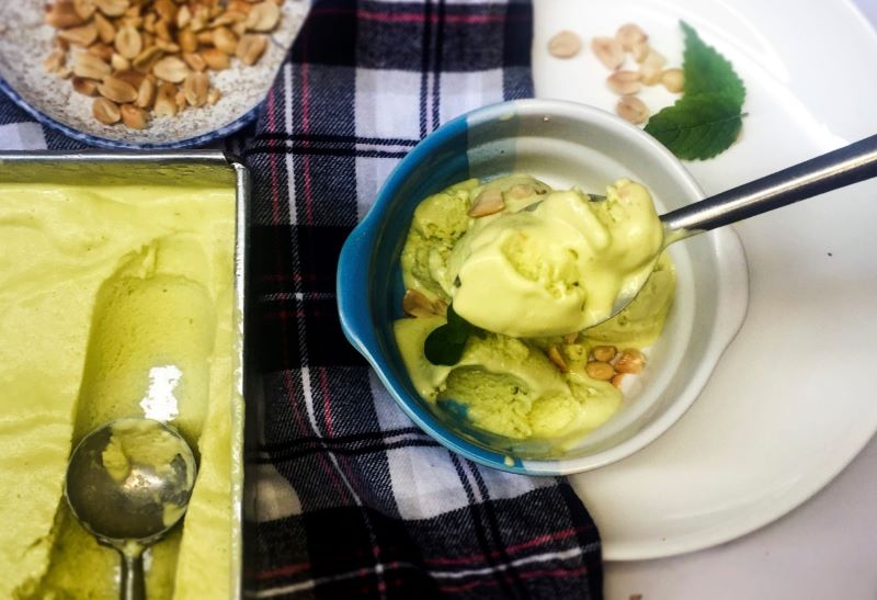 cach-lam-kem-bo-dua-deo-min-thom-ngon-mat-lanh