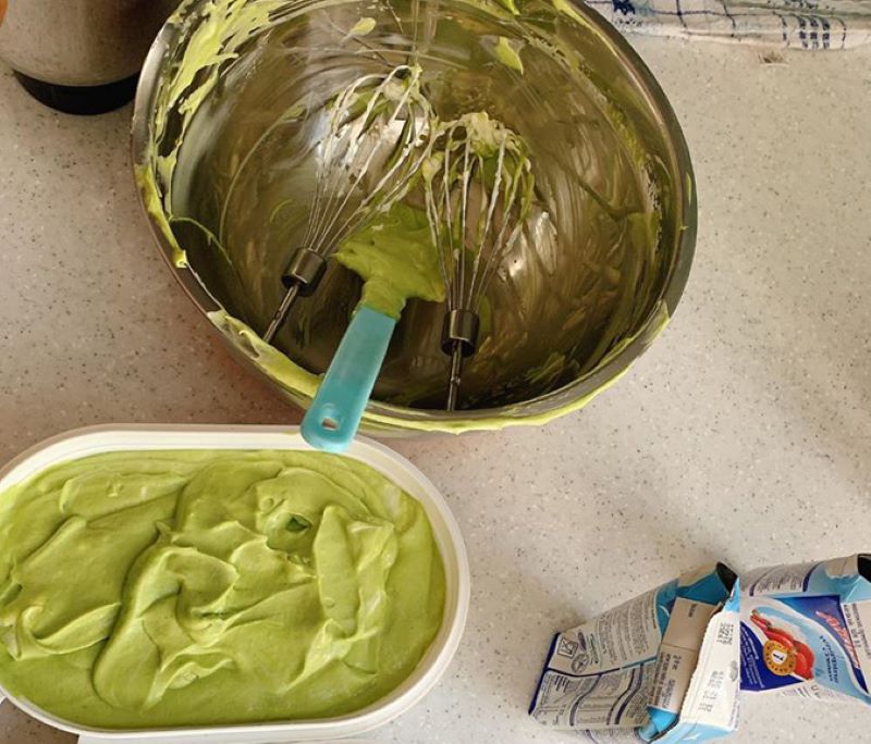 cach-lam-kem-bo-dua-deo-min-thom-ngon-mat-lanh